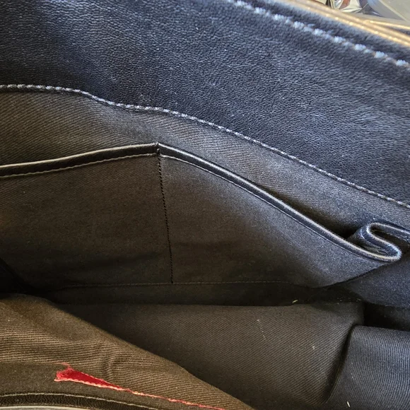 Valentino Garavani VINTAGE SATCHEL Black Leather Bag - Picture 13 of 16